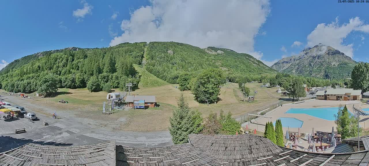 Pelvoux Vallouise Base Area Live Cam - Briancon, Hautes-Alpes, Provence-Alpes-Cote d’Azur, France