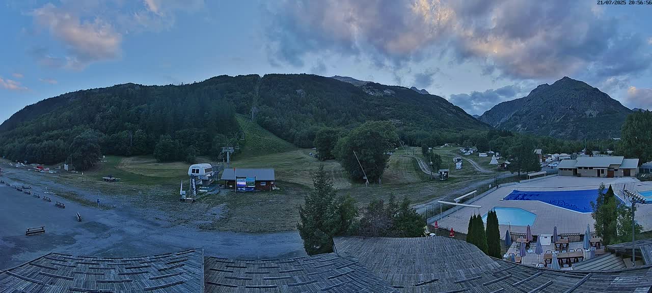 Pelvoux Vallouise Base Area Live Cam - Briancon, Hautes-Alpes, Provence-Alpes-Cote d’Azur, France