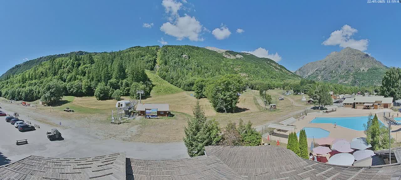 Pelvoux Vallouise Base Area Live Cam - Briancon, Hautes-Alpes, Provence-Alpes-Cote d’Azur, France