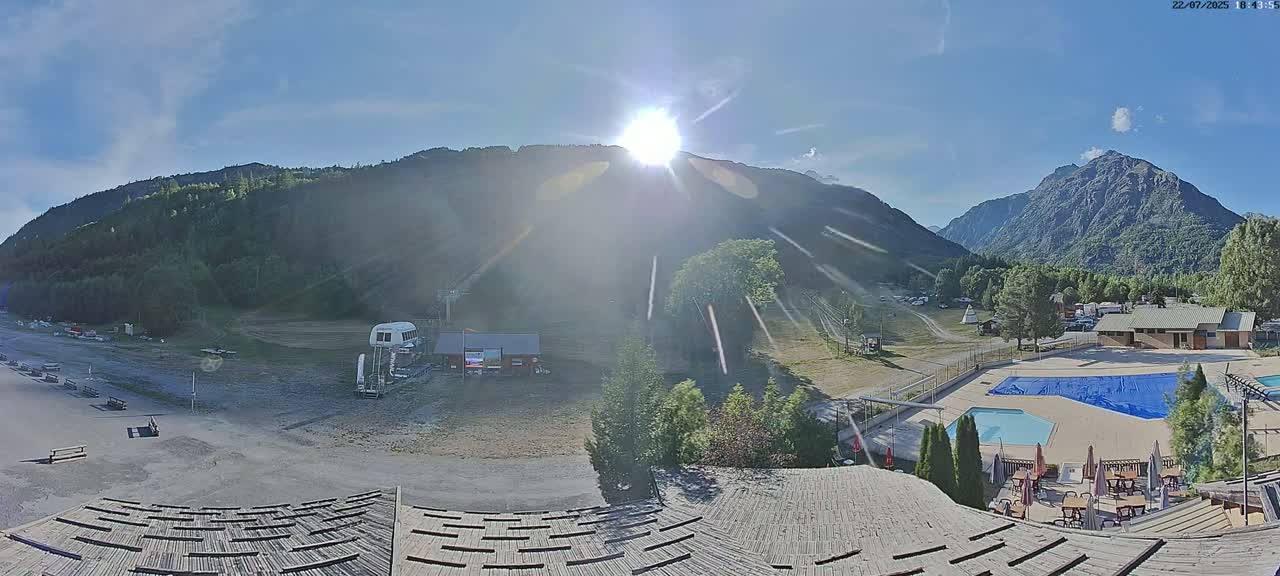 Pelvoux Vallouise Base Area Live Cam - Briancon, Hautes-Alpes, Provence-Alpes-Cote d’Azur, France