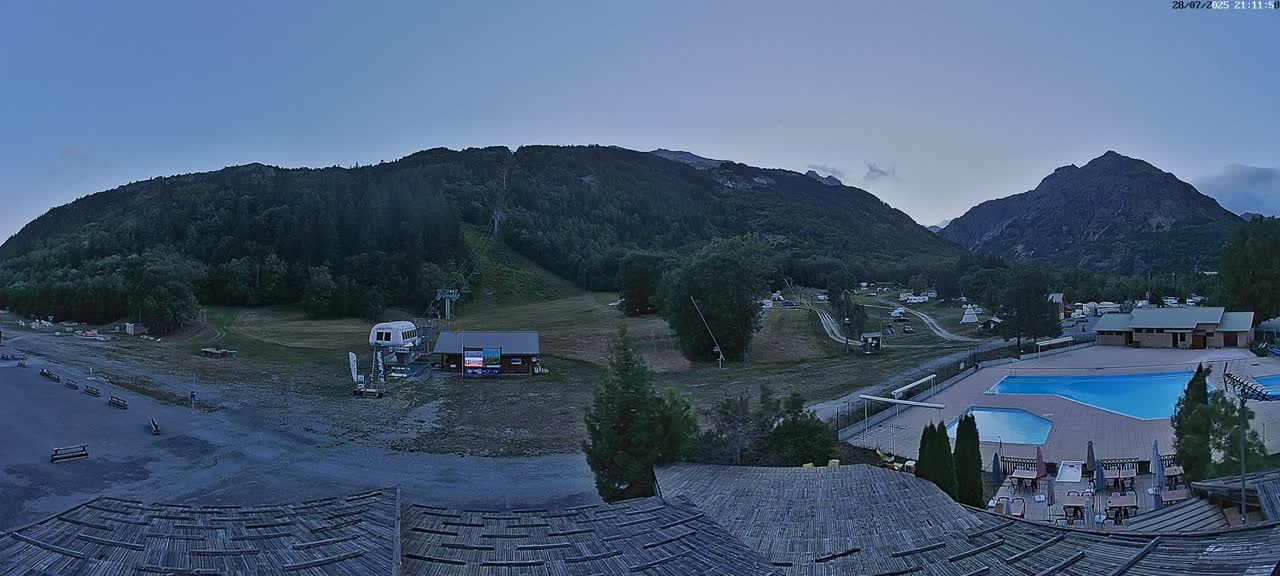 Pelvoux Vallouise Base Area Live Cam - Briancon, Hautes-Alpes, Provence-Alpes-Cote d’Azur, France
