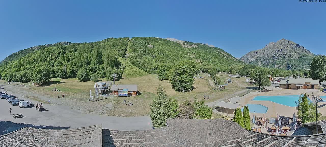 Pelvoux Vallouise Base Area Live Cam - Briancon, Hautes-Alpes, Provence-Alpes-Cote d’Azur, France