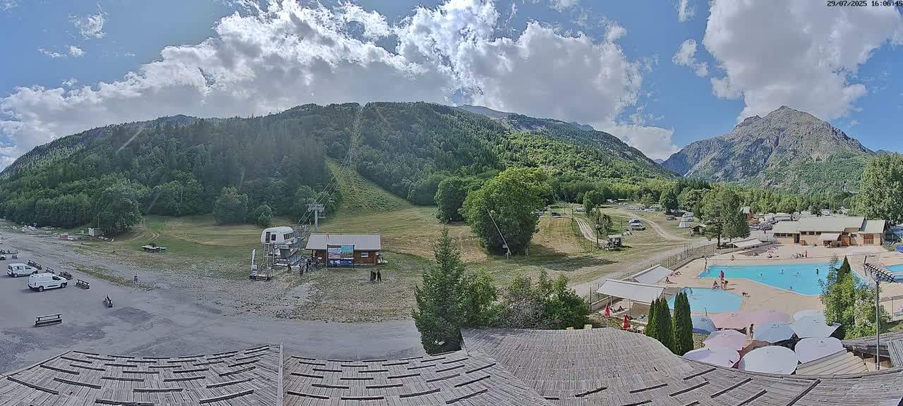 Pelvoux Vallouise Base Area Live Cam - Briancon, Hautes-Alpes, Provence-Alpes-Cote d’Azur, France