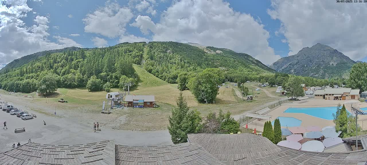 Pelvoux Vallouise Base Area Live Cam - Briancon, Hautes-Alpes, Provence-Alpes-Cote d’Azur, France