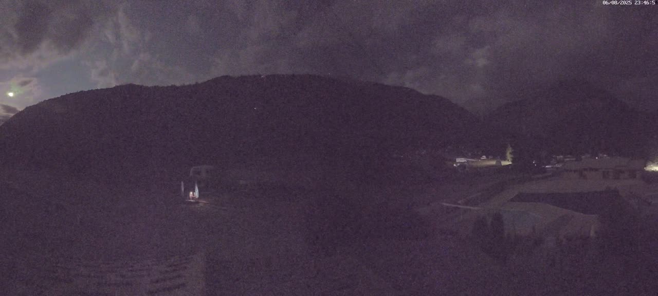 Pelvoux Vallouise Base Area Live Cam - Briancon, Hautes-Alpes, Provence-Alpes-Cote d’Azur, France