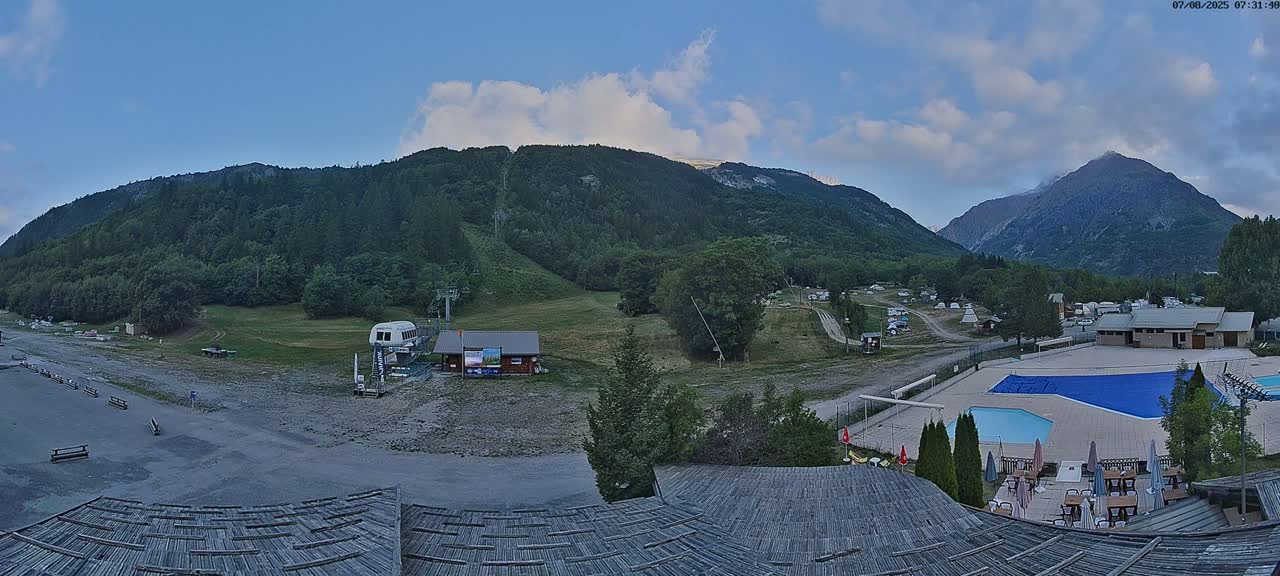 Pelvoux Vallouise Base Area Live Cam - Briancon, Hautes-Alpes, Provence-Alpes-Cote d’Azur, France