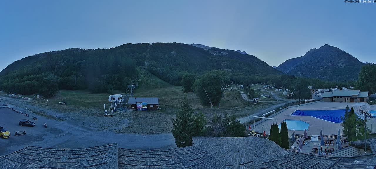 Pelvoux Vallouise Base Area Live Cam - Briancon, Hautes-Alpes, Provence-Alpes-Cote d’Azur, France