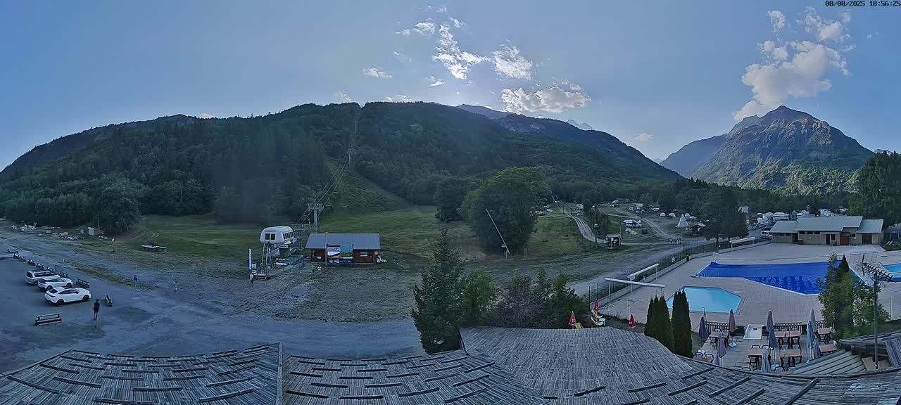 Pelvoux Vallouise Base Area Live Cam - Briancon, Hautes-Alpes, Provence-Alpes-Cote d’Azur, France
