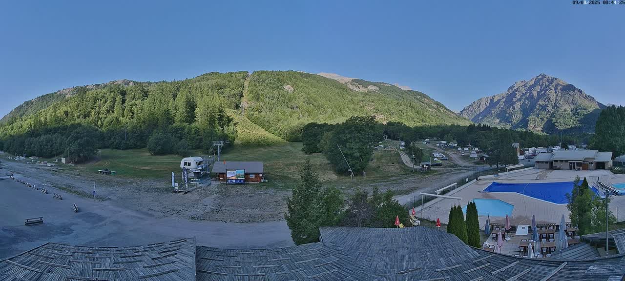 Pelvoux Vallouise Base Area Live Cam - Briancon, Hautes-Alpes, Provence-Alpes-Cote d’Azur, France