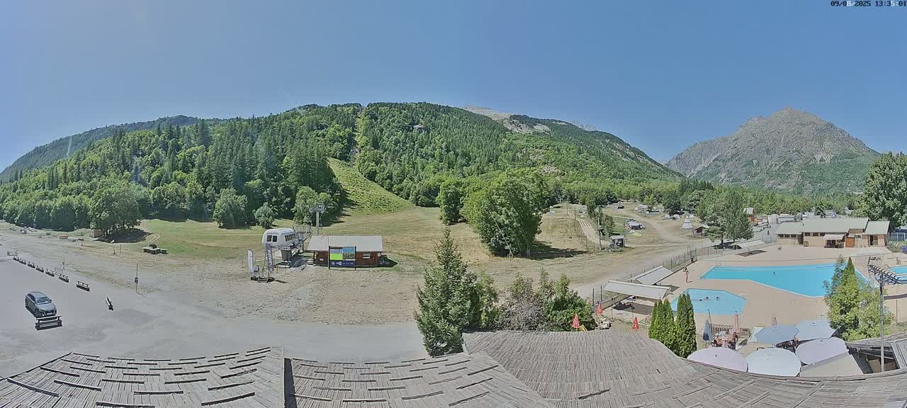 Pelvoux Vallouise Base Area Live Cam - Briancon, Hautes-Alpes, Provence-Alpes-Cote d’Azur, France