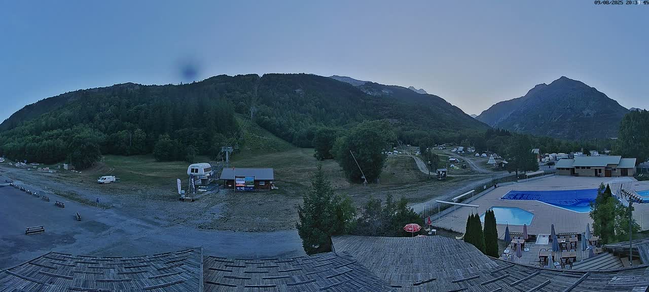 Pelvoux Vallouise Base Area Live Cam - Briancon, Hautes-Alpes, Provence-Alpes-Cote d’Azur, France
