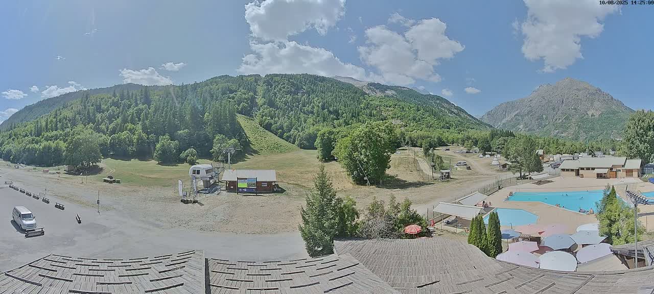 Pelvoux Vallouise Base Area Live Cam - Briancon, Hautes-Alpes, Provence-Alpes-Cote d’Azur, France