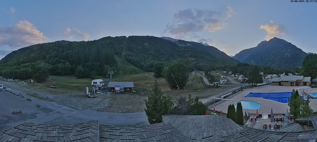 Pelvoux Vallouise Base Area Live Cam - Briancon, Hautes-Alpes, Provence-Alpes-Cote d’Azur, France