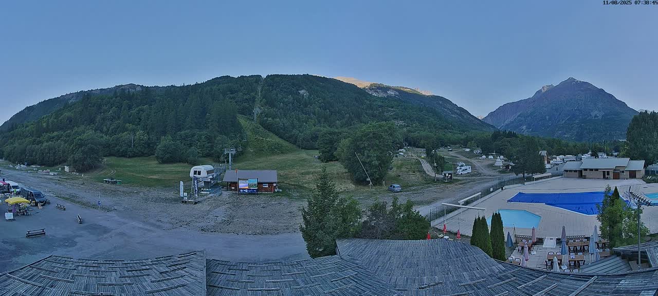 Pelvoux Vallouise Base Area Live Cam - Briancon, Hautes-Alpes, Provence-Alpes-Cote d’Azur, France