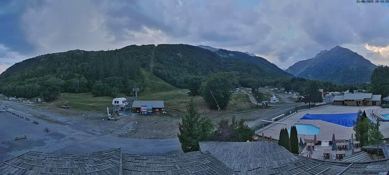 Pelvoux Vallouise Base Area Live Cam - Briancon, Hautes-Alpes, Provence-Alpes-Cote d’Azur, France