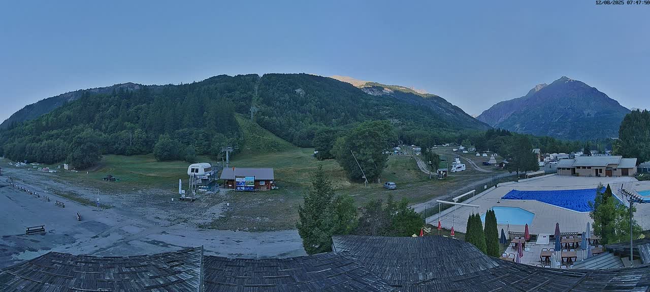 Pelvoux Vallouise Base Area Live Cam - Briancon, Hautes-Alpes, Provence-Alpes-Cote d’Azur, France