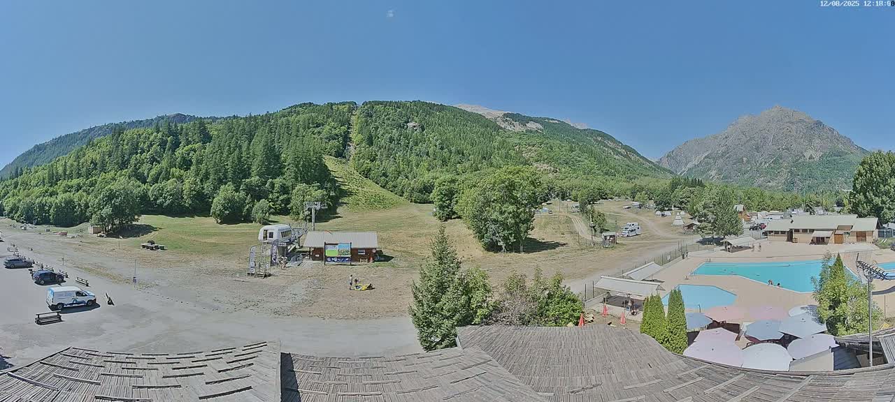 Pelvoux Vallouise Base Area Live Cam - Briancon, Hautes-Alpes, Provence-Alpes-Cote d’Azur, France
