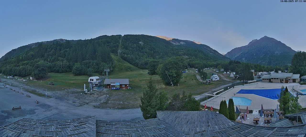 Pelvoux Vallouise Base Area Live Cam - Briancon, Hautes-Alpes, Provence-Alpes-Cote d’Azur, France