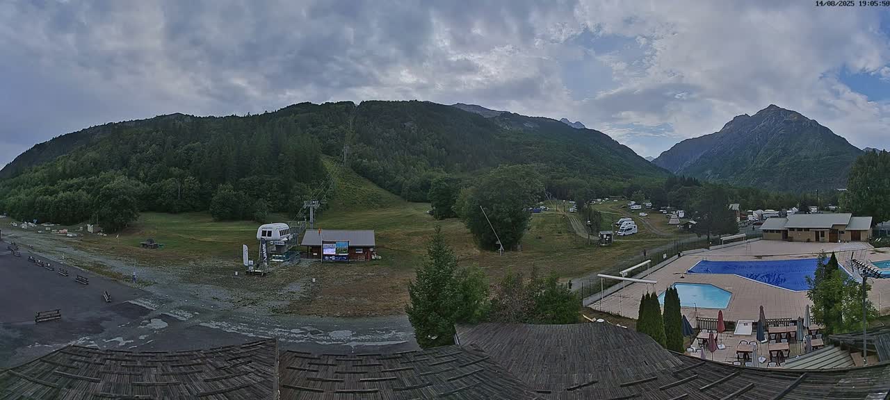Pelvoux Vallouise Base Area Live Cam - Briancon, Hautes-Alpes, Provence-Alpes-Cote d’Azur, France