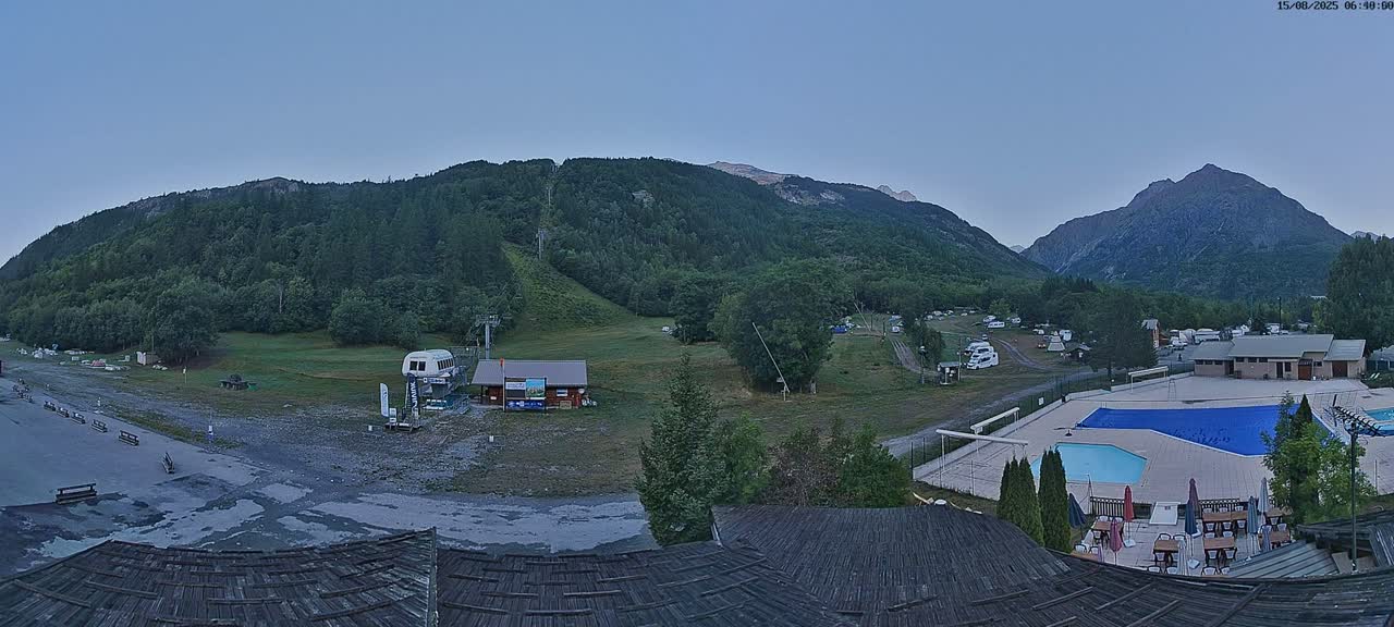 Pelvoux Vallouise Base Area Live Cam - Briancon, Hautes-Alpes, Provence-Alpes-Cote d’Azur, France