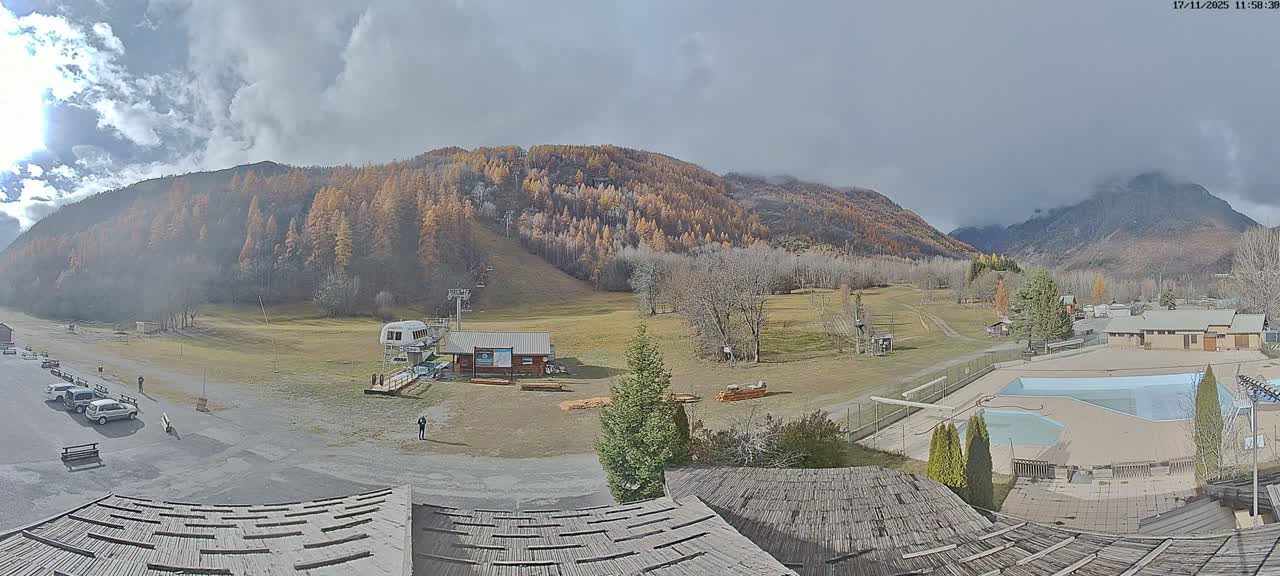 Pelvoux Vallouise Base Area Live Cam - Briancon, Hautes-Alpes, Provence-Alpes-Cote d’Azur, France