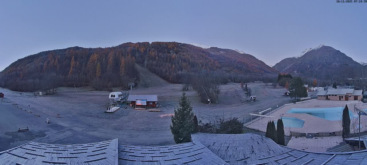 Pelvoux Vallouise Base Area Live Cam - Briancon, Hautes-Alpes, Provence-Alpes-Cote d’Azur, France