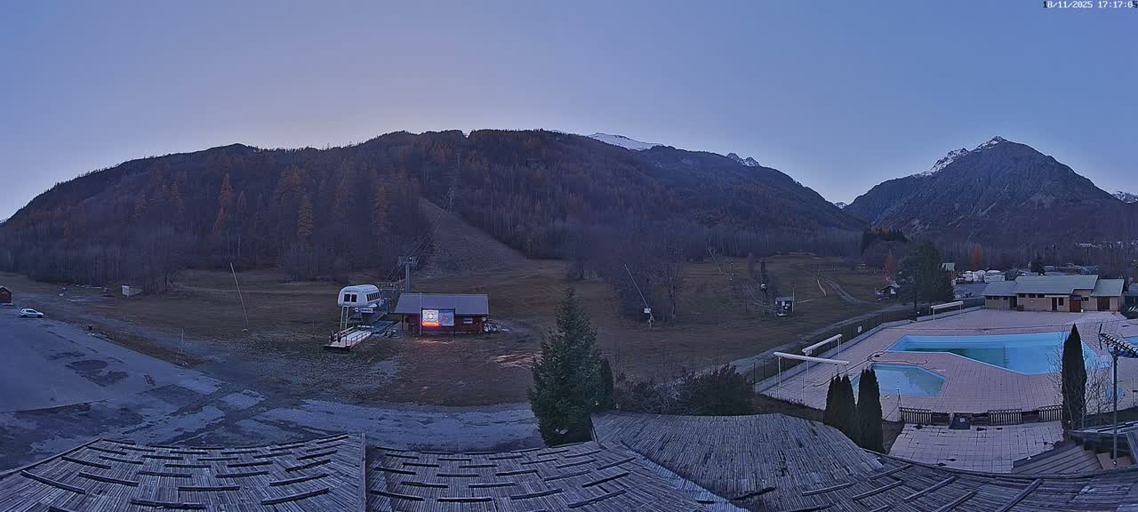 Pelvoux Vallouise Base Area Live Cam - Briancon, Hautes-Alpes, Provence-Alpes-Cote d’Azur, France
