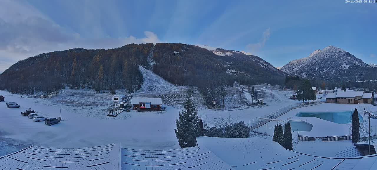 Pelvoux Vallouise Base Area Live Cam - Briancon, Hautes-Alpes, Provence-Alpes-Cote d’Azur, France