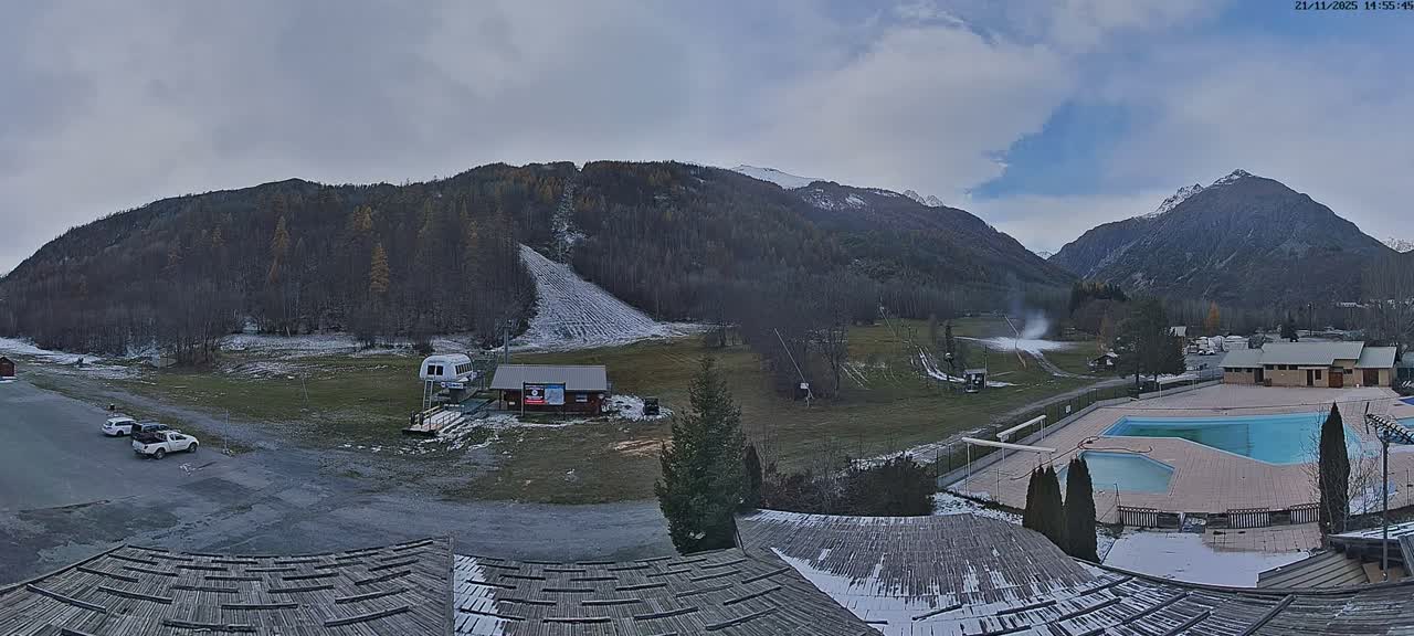 Pelvoux Vallouise Base Area Live Cam - Briancon, Hautes-Alpes, Provence-Alpes-Cote d’Azur, France