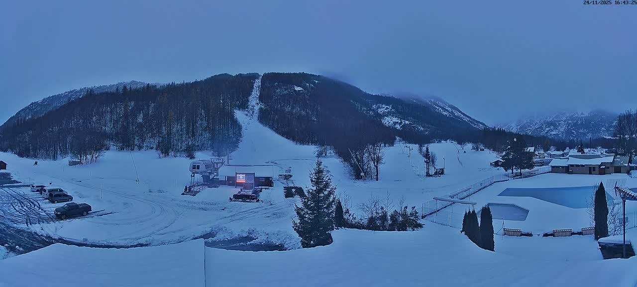 Pelvoux Vallouise Base Area Live Cam - Briancon, Hautes-Alpes, Provence-Alpes-Cote d’Azur, France