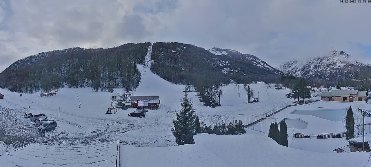Pelvoux Vallouise Base Area Live Cam - Briancon, Hautes-Alpes, Provence-Alpes-Cote d’Azur, France