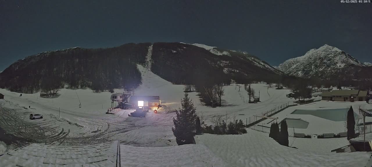 Pelvoux Vallouise Base Area Live Cam - Briancon, Hautes-Alpes, Provence-Alpes-Cote d’Azur, France