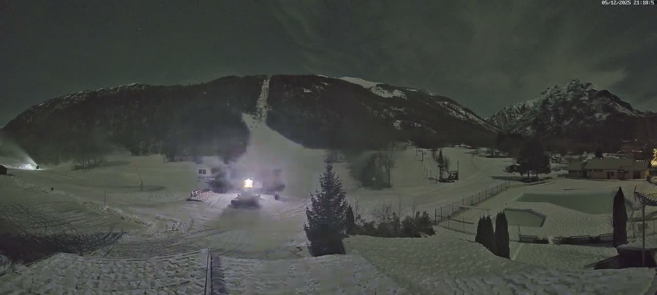 Pelvoux Vallouise Base Area Live Cam - Briancon, Hautes-Alpes, Provence-Alpes-Cote d’Azur, France