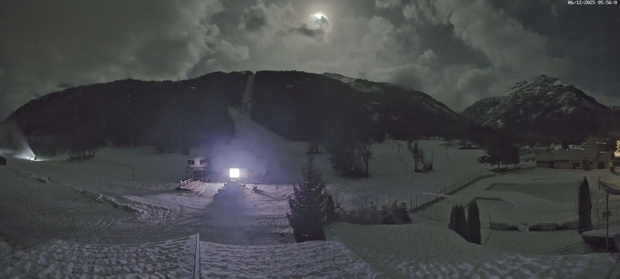 Pelvoux Vallouise Base Area Live Cam - Briancon, Hautes-Alpes, Provence-Alpes-Cote d’Azur, France