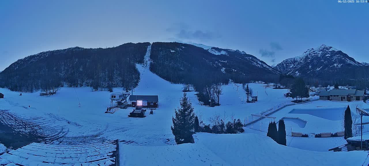 Pelvoux Vallouise Base Area Live Cam - Briancon, Hautes-Alpes, Provence-Alpes-Cote d’Azur, France