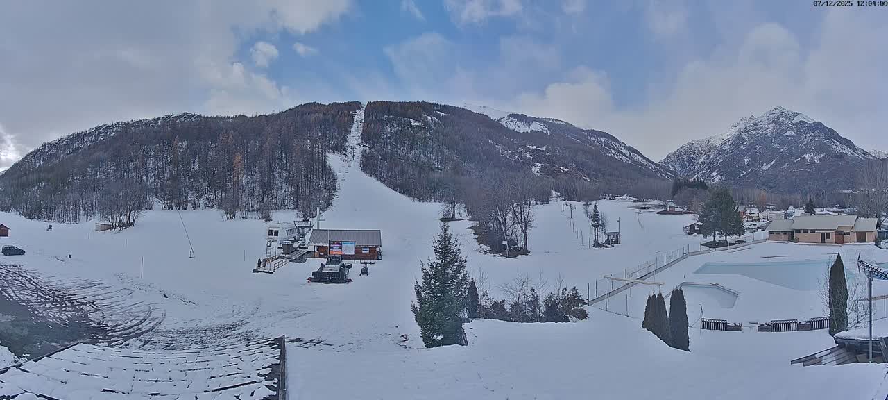 Pelvoux Vallouise Base Area Live Cam - Briancon, Hautes-Alpes, Provence-Alpes-Cote d’Azur, France