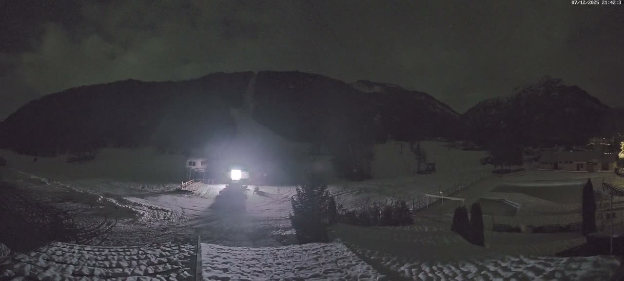 Pelvoux Vallouise Base Area Live Cam - Briancon, Hautes-Alpes, Provence-Alpes-Cote d’Azur, France