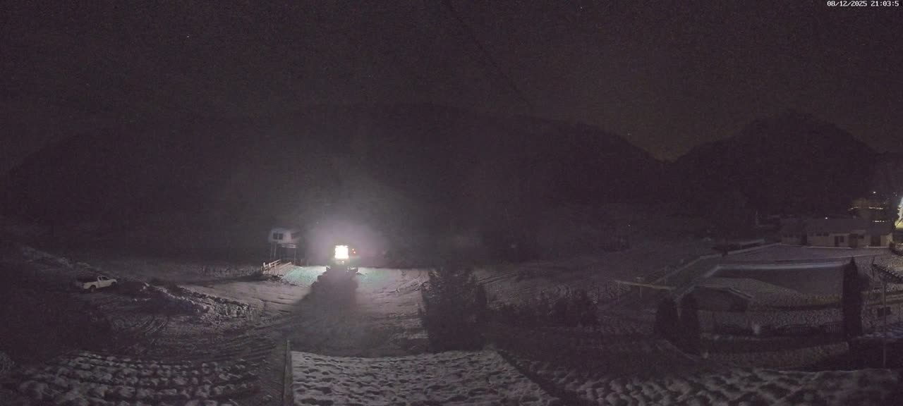 Pelvoux Vallouise Base Area Live Cam - Briancon, Hautes-Alpes, Provence-Alpes-Cote d’Azur, France