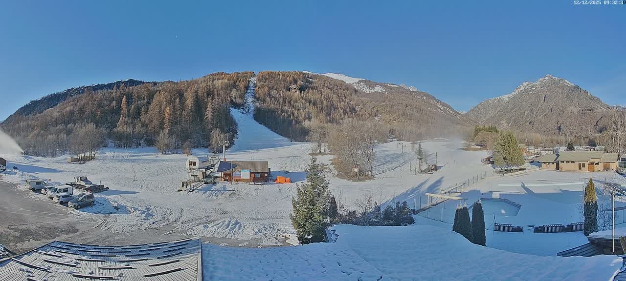 Pelvoux Vallouise Base Area Live Cam - Briancon, Hautes-Alpes, Provence-Alpes-Cote d’Azur, France