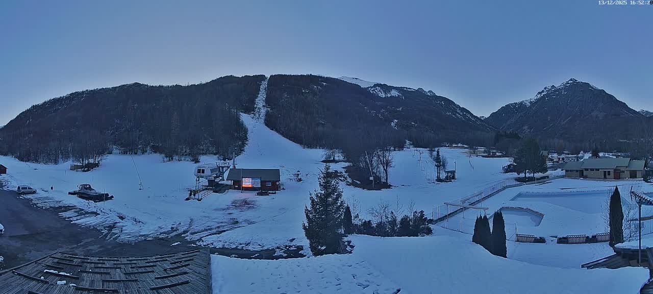 Pelvoux Vallouise Base Area Live Cam - Briancon, Hautes-Alpes, Provence-Alpes-Cote d’Azur, France