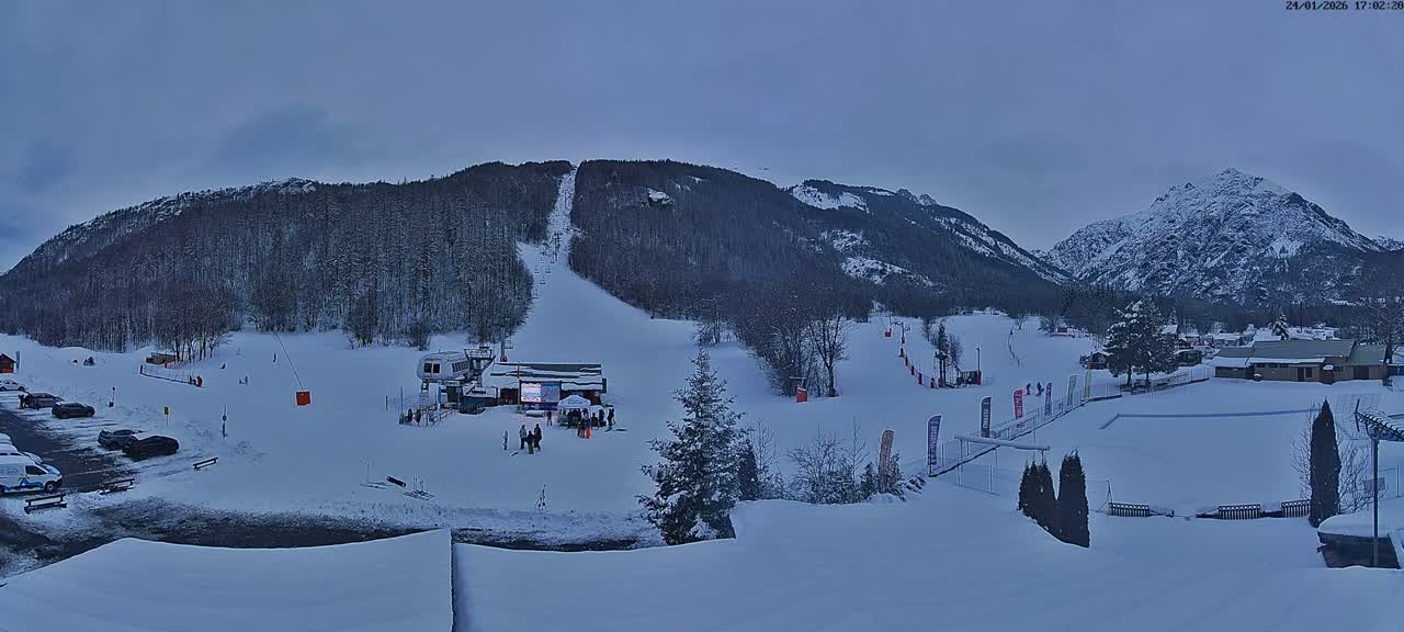 Pelvoux Vallouise Base Area Live Cam - Briancon, Hautes-Alpes, Provence-Alpes-Cote d’Azur, France