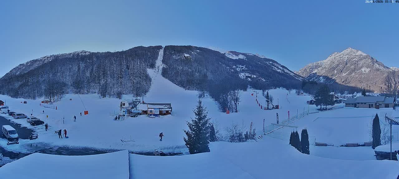 Pelvoux Vallouise Base Area Live Cam - Briancon, Hautes-Alpes, Provence-Alpes-Cote d’Azur, France