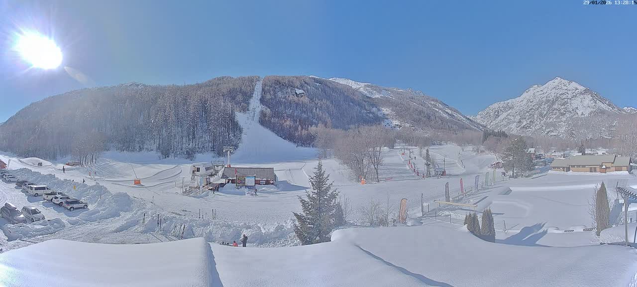 Pelvoux Vallouise Base Area Live Cam - Briancon, Hautes-Alpes, Provence-Alpes-Cote d’Azur, France