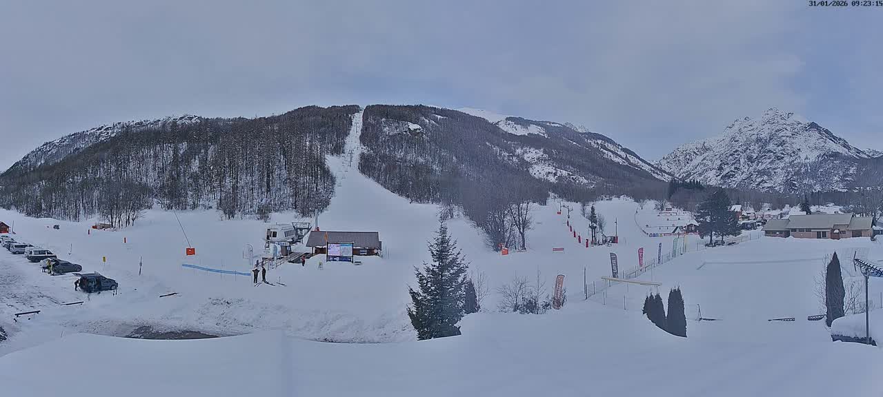 Pelvoux Vallouise Base Area Live Cam - Briancon, Hautes-Alpes, Provence-Alpes-Cote d’Azur, France