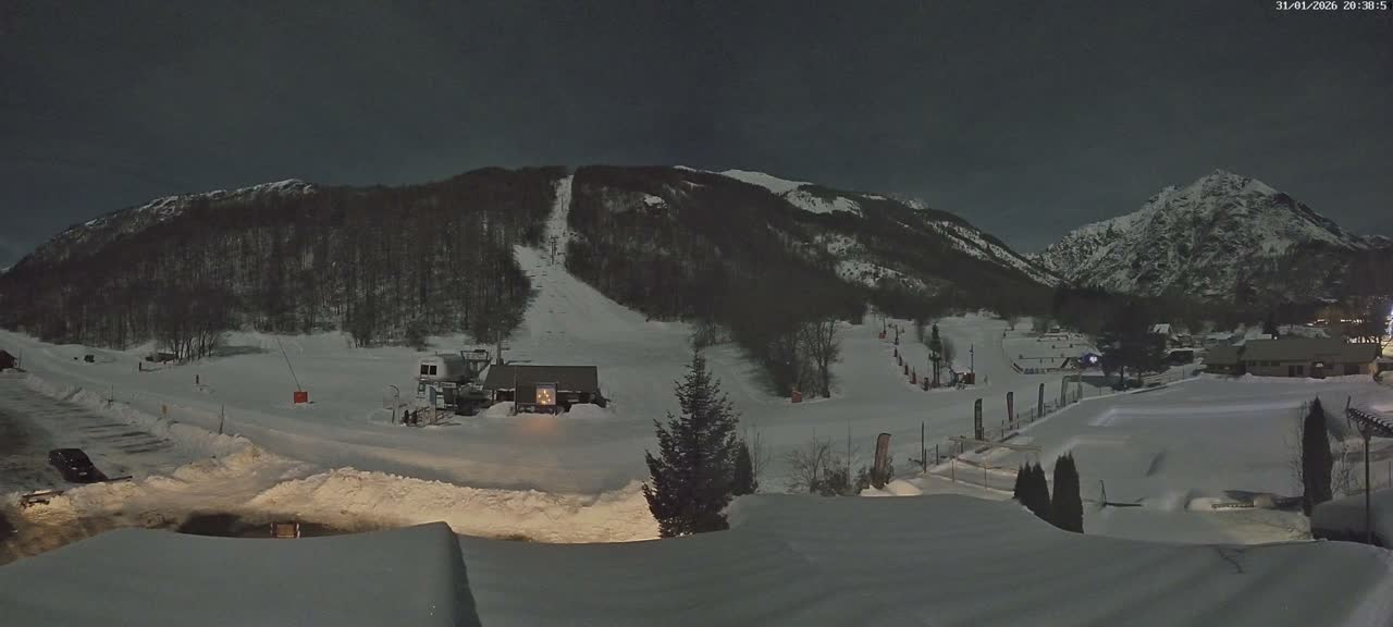 Pelvoux Vallouise Base Area Live Cam - Briancon, Hautes-Alpes, Provence-Alpes-Cote d’Azur, France