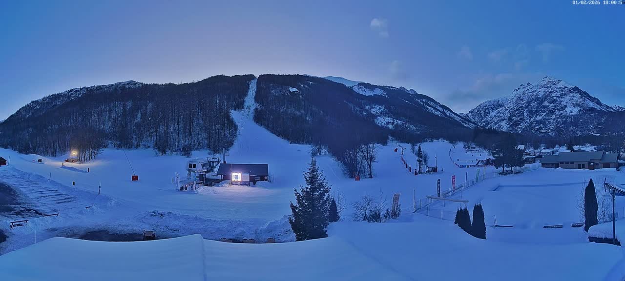Pelvoux Vallouise Base Area Live Cam - Briancon, Hautes-Alpes, Provence-Alpes-Cote d’Azur, France