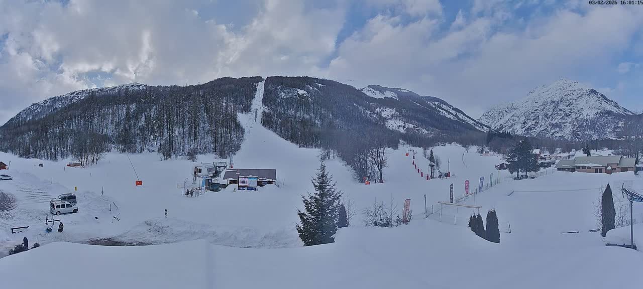 Pelvoux Vallouise Base Area Live Cam - Briancon, Hautes-Alpes, Provence-Alpes-Cote d’Azur, France