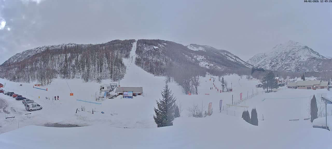 Pelvoux Vallouise Base Area Live Cam - Briancon, Hautes-Alpes, Provence-Alpes-Cote d’Azur, France