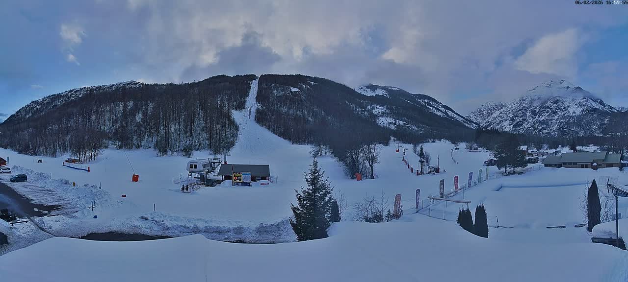 Pelvoux Vallouise Base Area Live Cam - Briancon, Hautes-Alpes, Provence-Alpes-Cote d’Azur, France