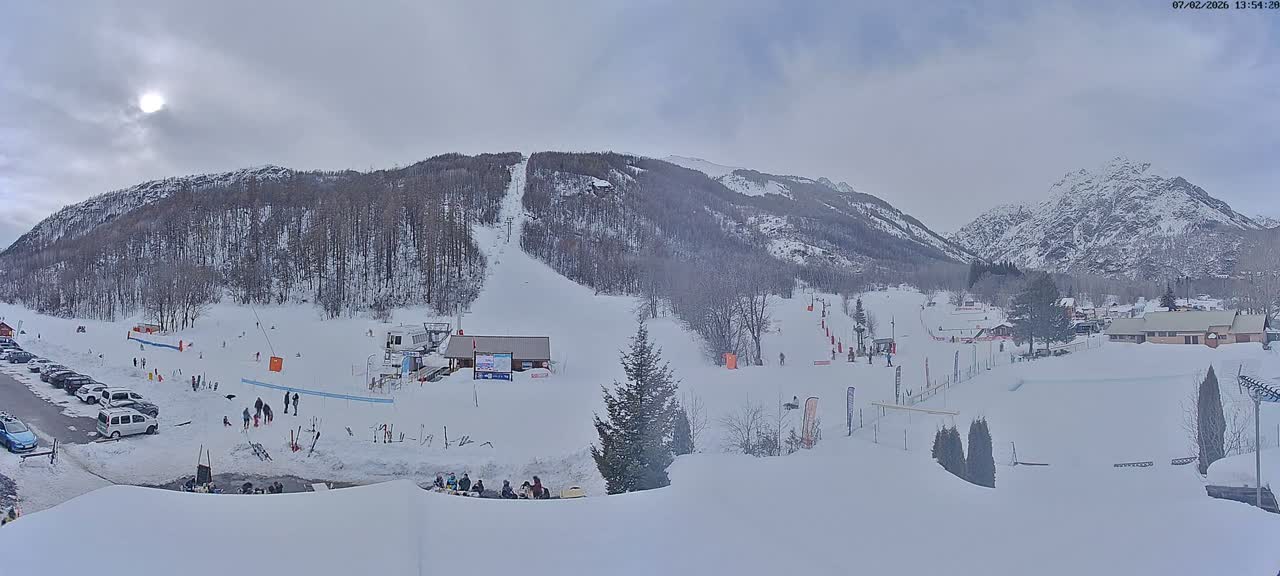Pelvoux Vallouise Base Area Live Cam - Briancon, Hautes-Alpes, Provence-Alpes-Cote d’Azur, France